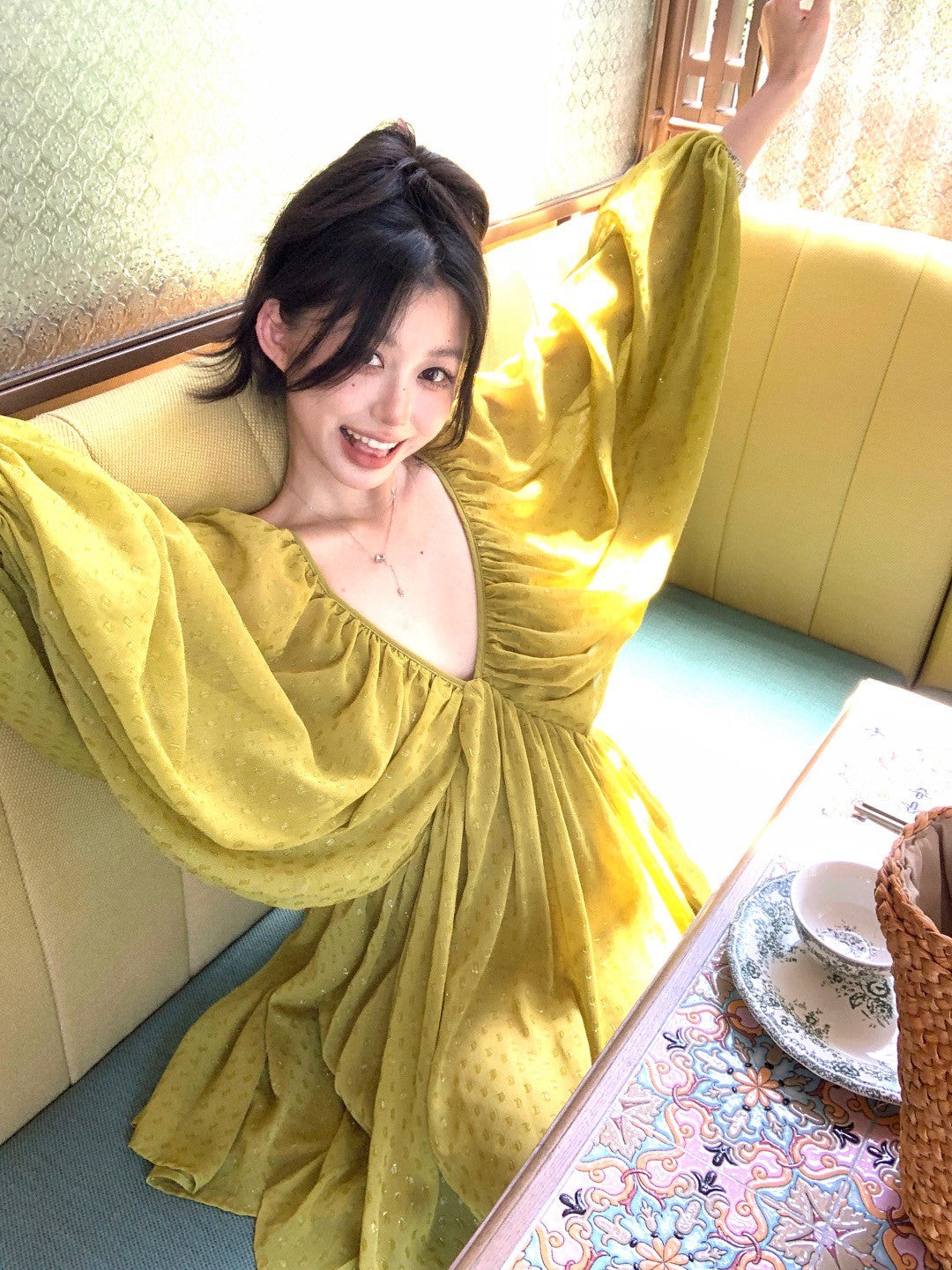 NA+ 漫步仙子渡假V擺雪紡燈籠袖上衣