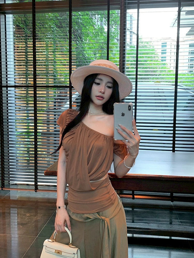 ''Na+''復古奢貴 不規則抓皺露腰斜肩上衣 垂垂老錢休閒褲