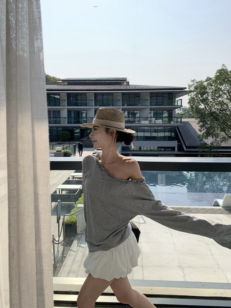 NA+ 推薦款*休閒花邊斜領寬鬆慵懶上衣 白/灰