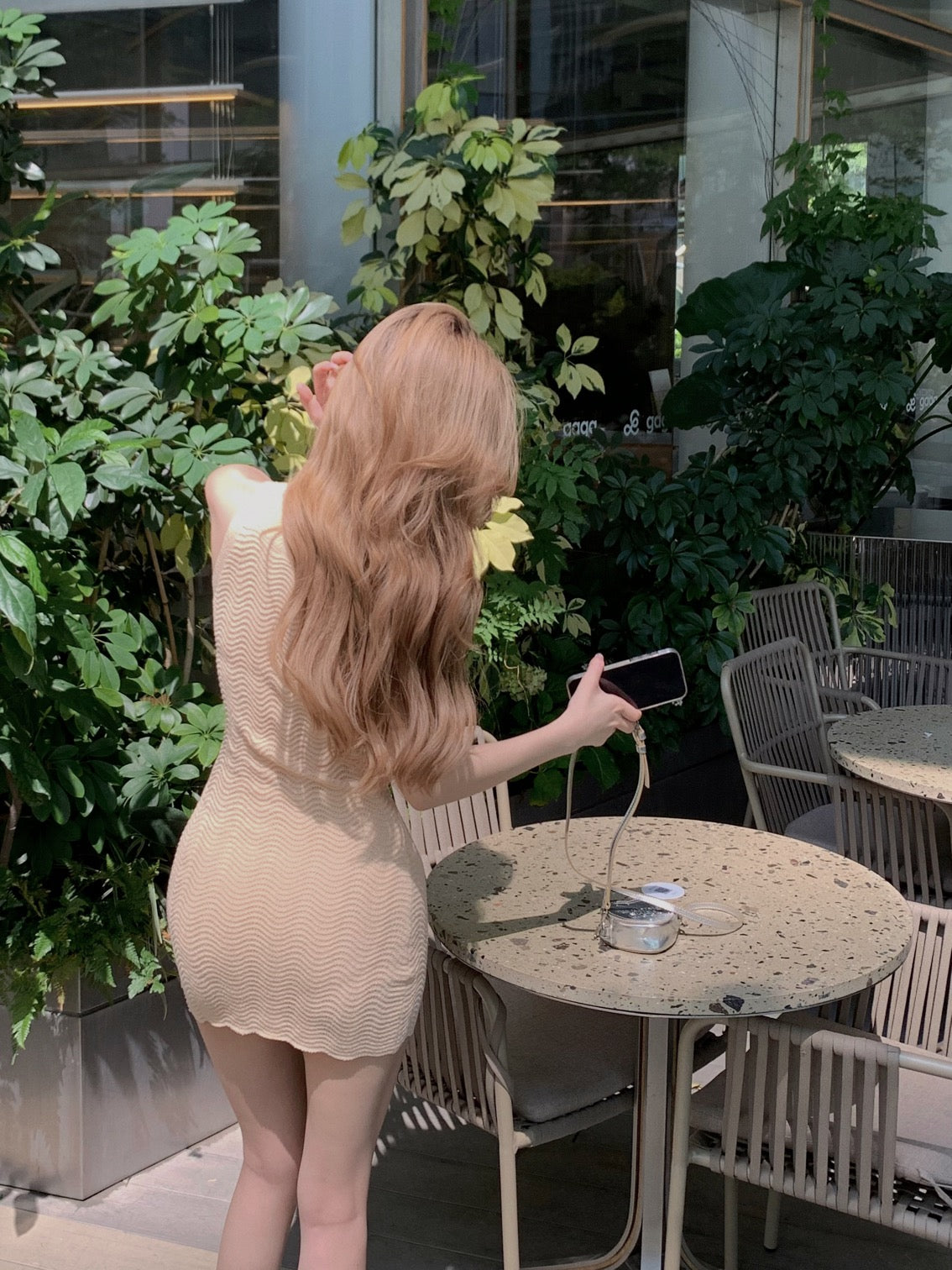 【Na+】氣質肉桂粉圓領美肩針織包臀裙