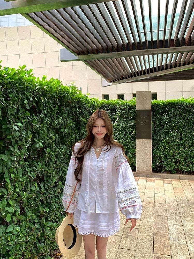''Na+''波希米花境亞麻花朵刺繡娃娃衫 休閒半身裙 白