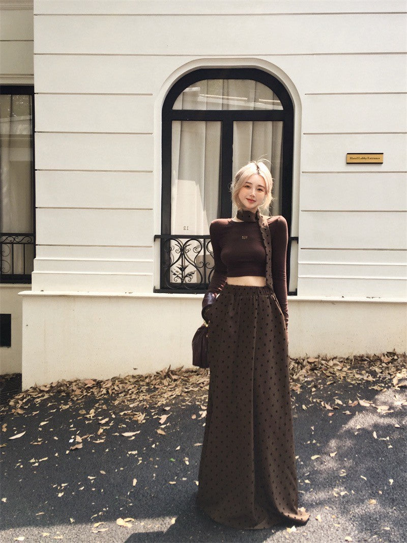 ''Na+''名貴老錢 燙鑽彈力短款咖色上衣 波點A字裙