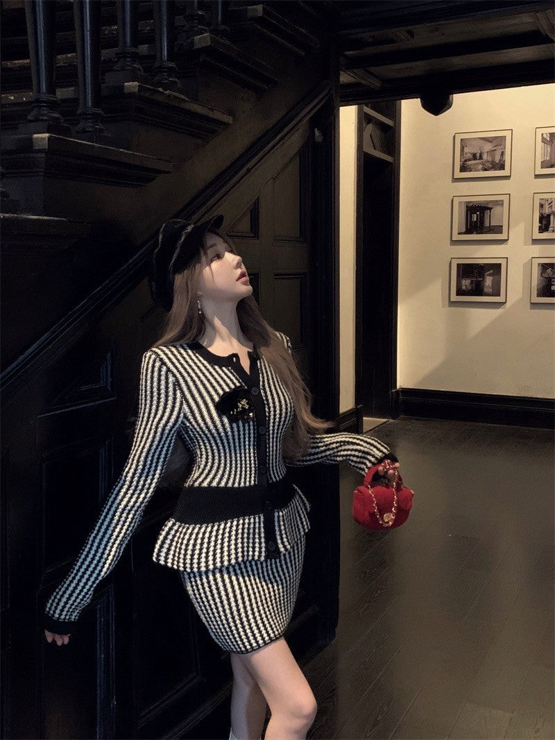 ''Na+''富家千金 高級感軟糯條紋收腰針織上衣 同色系半身裙 黑