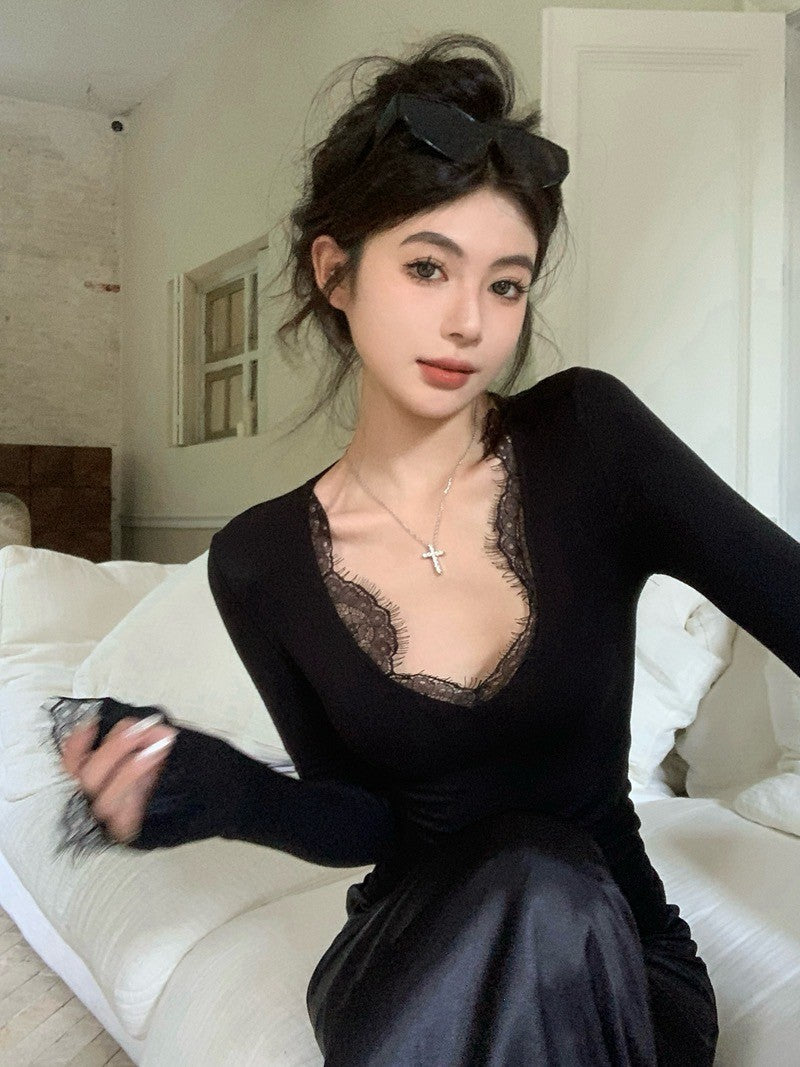 "Na+"女神蕾絲 顯瘦V領蕾絲繡打底上衣 黑/白