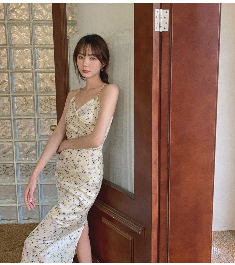 NA+ 碎花白蘭地 甜美春漾開叉洋裝 杏