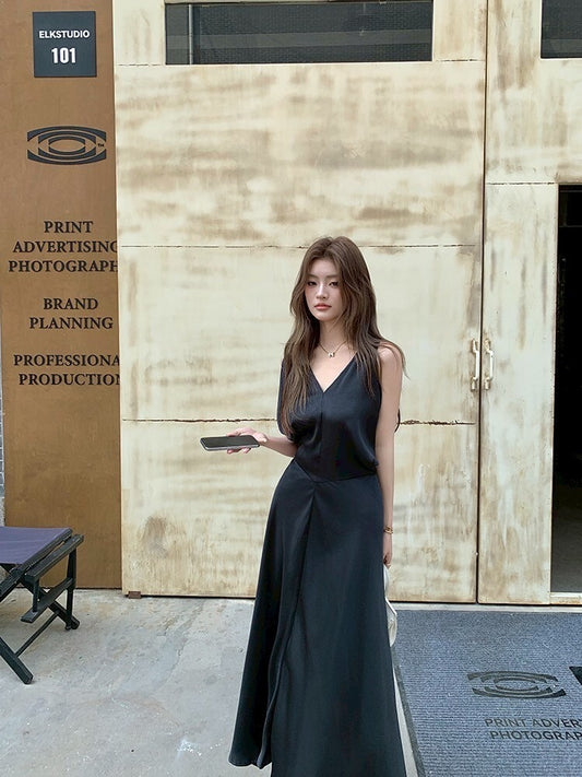NA+ 辦公通勤outfit 簡約質感緞面垂領連身裙 黑