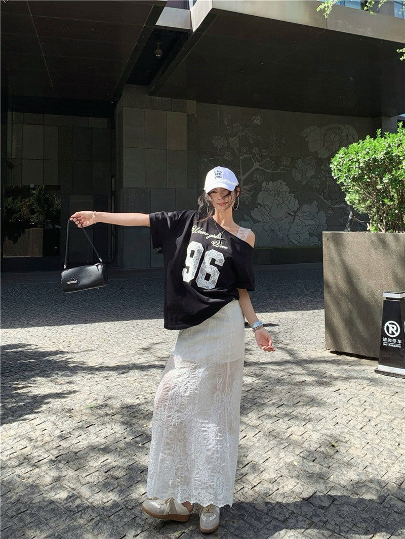 Na+ 蕾絲狂想字母印花斜肩上衣 蕾絲魚尾半身裙