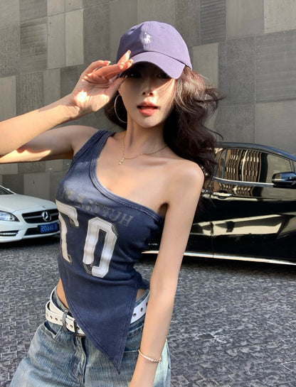 NA+ 視覺主控美式印花單肩不規則剪裁背心 藍/黑