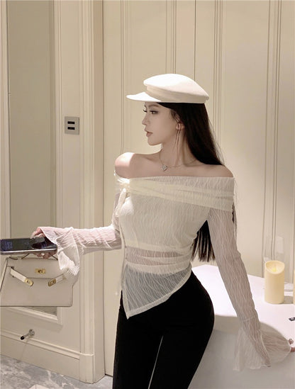 Na+ 高級楓葉肌理不規則一字領喇叭袖上衣 杏色/卡其