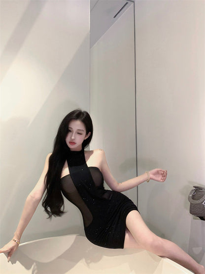 NA+ 性感美杜莎 燙鑽掛脖網紗包臀裙 黑