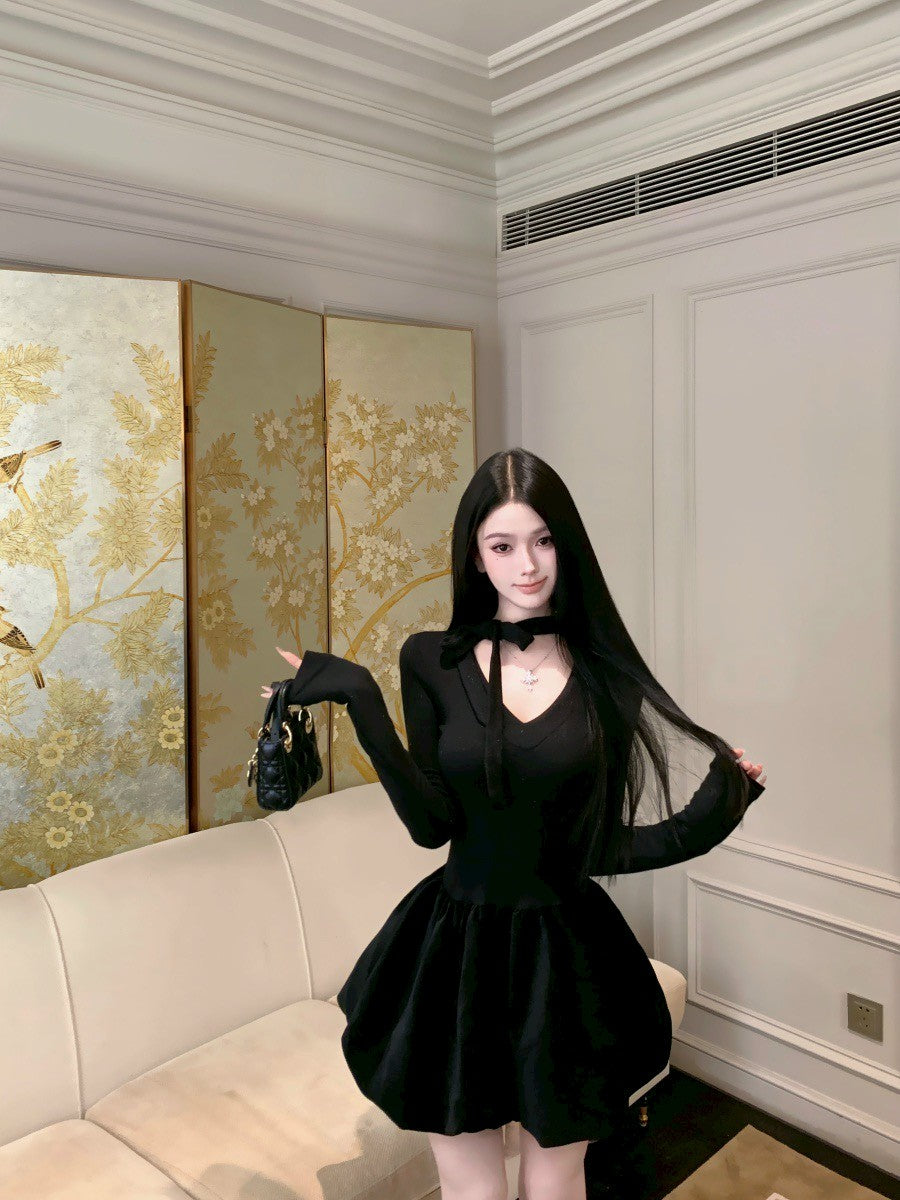 NA+ 千金歸來V領收腰花瓣澎澎赫本裙 黑
