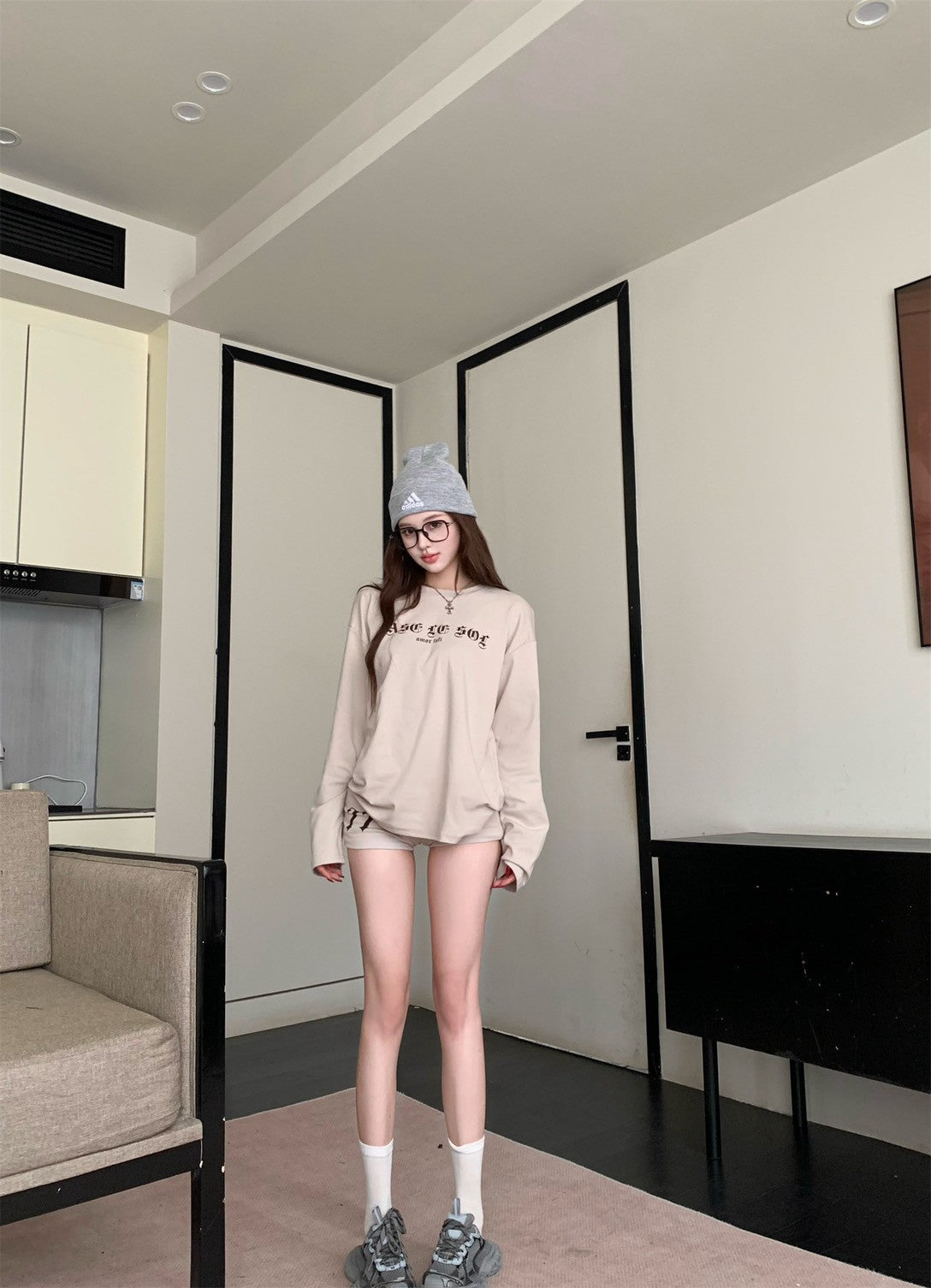 NA+ 居家Find out寬鬆字母上衣 拼接緊身短褲 奶茶色