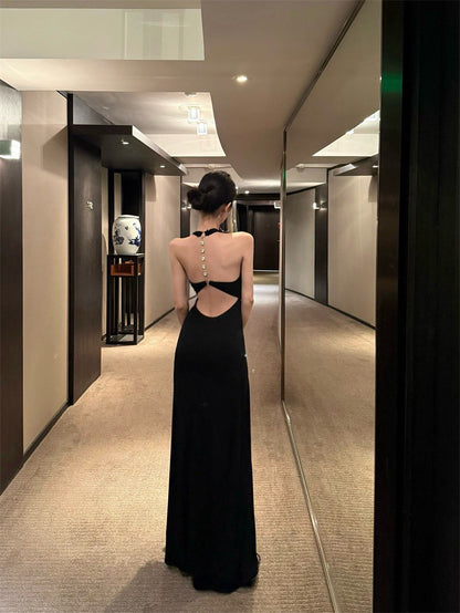 NA+ 性感晚宴美背掛脖連身裙 黑