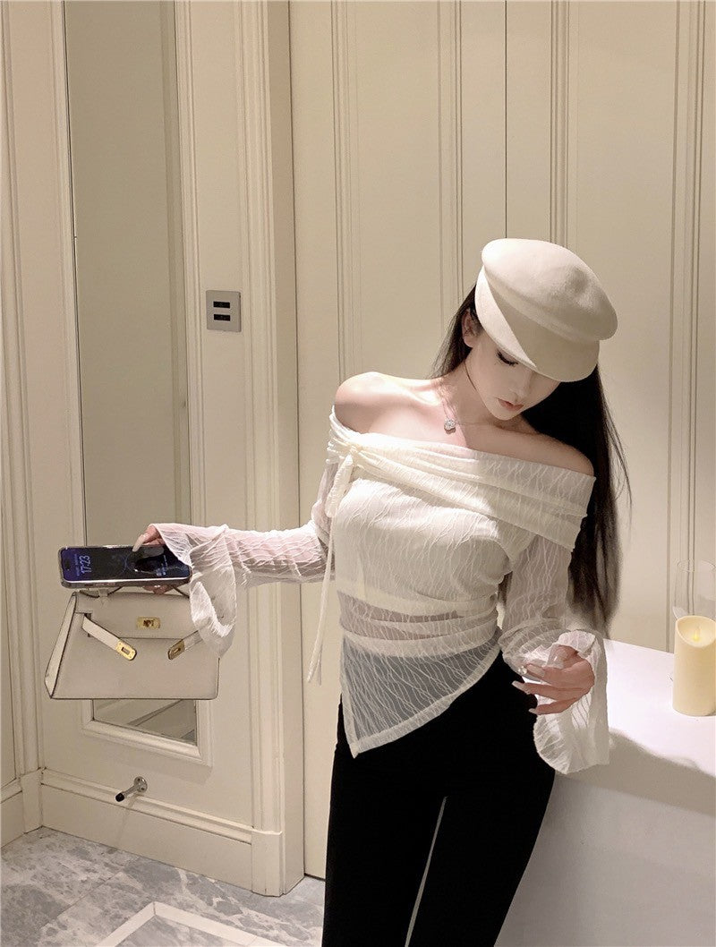 Na+ 高級楓葉肌理不規則一字領喇叭袖上衣 杏色/卡其