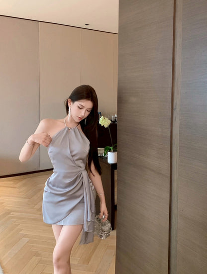 NA+ 獵殺極品高級掛脖繫帶緞面連身裙 灰