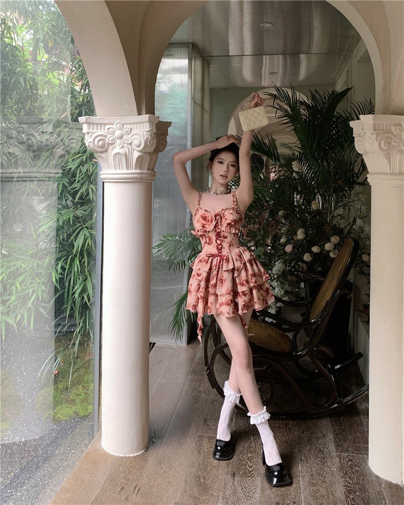Na+ 復古玫瑰抽繩收腰馬甲蛋糕連身裙 紅印花