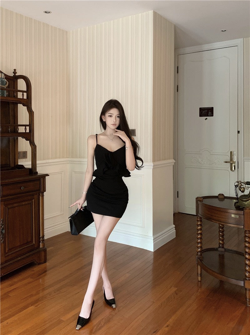 Na+ 香氛白茶 荷葉顯瘦細肩連身包臀裙 白/黑