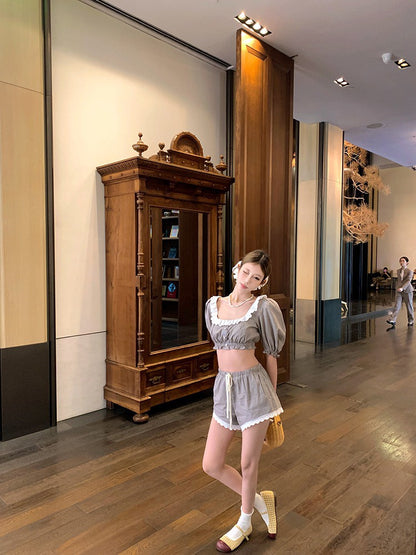 NA+ 法式lazy girl 方領格紋拼接短款上衣 花邊休閒短褲