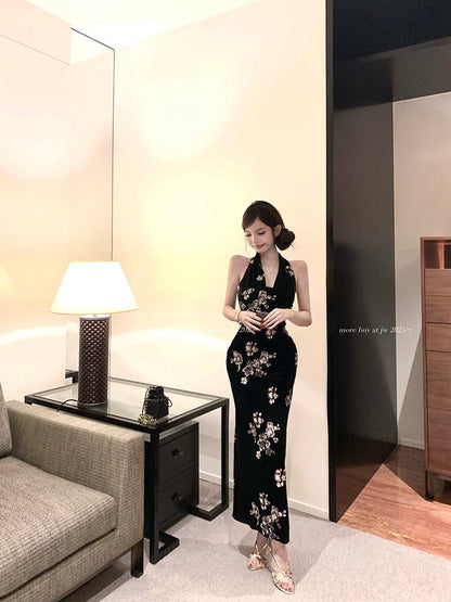 NA+ 晚意天香V領修身絲絨印花連身裙