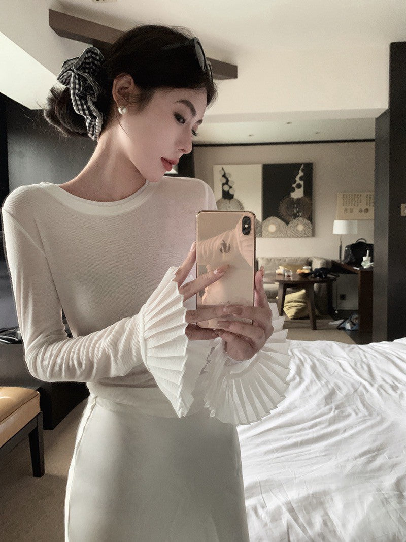 Na+ 人魚公主 氣質喇叭袖圓領彈力打底上衣 白