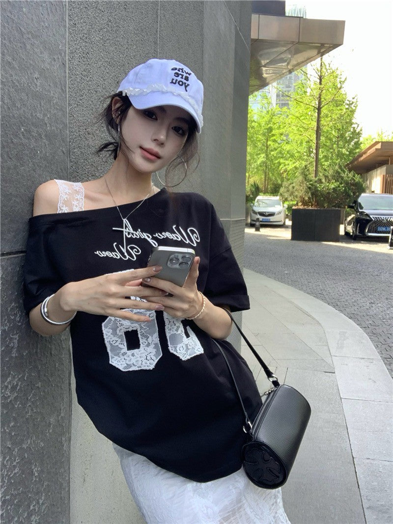 Na+ 蕾絲狂想字母印花斜肩上衣 蕾絲魚尾半身裙