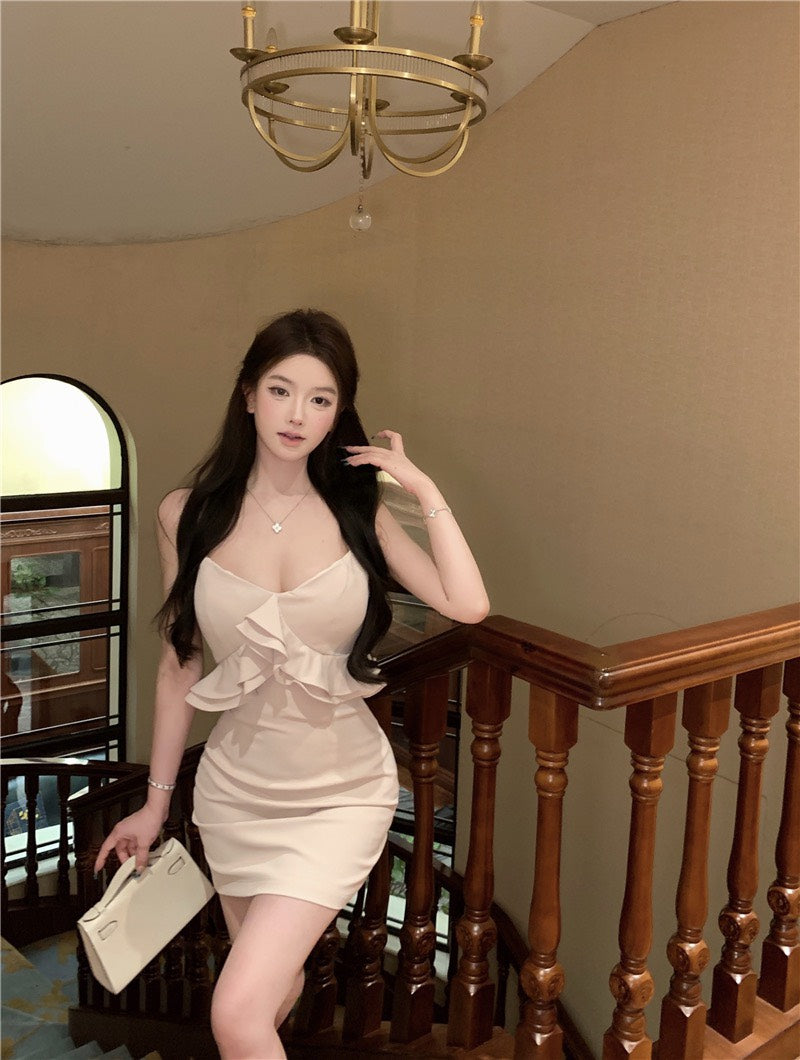 Na+ 香氛白茶 荷葉顯瘦細肩連身包臀裙 淡粉