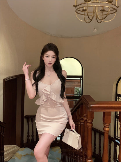 Na+ 香氛白茶 荷葉顯瘦細肩連身包臀裙 淡粉