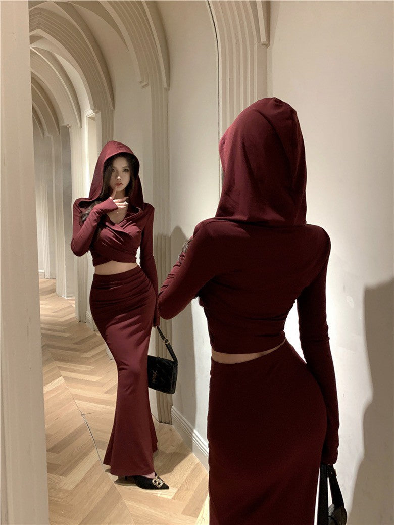 NA+ 「窈窕」復古回歸連帽交錯上衣/魚尾半身裙 波爾多紅/黑