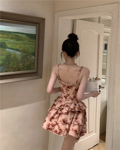 Na+ 復古玫瑰抽繩收腰馬甲蛋糕連身裙 紅印花