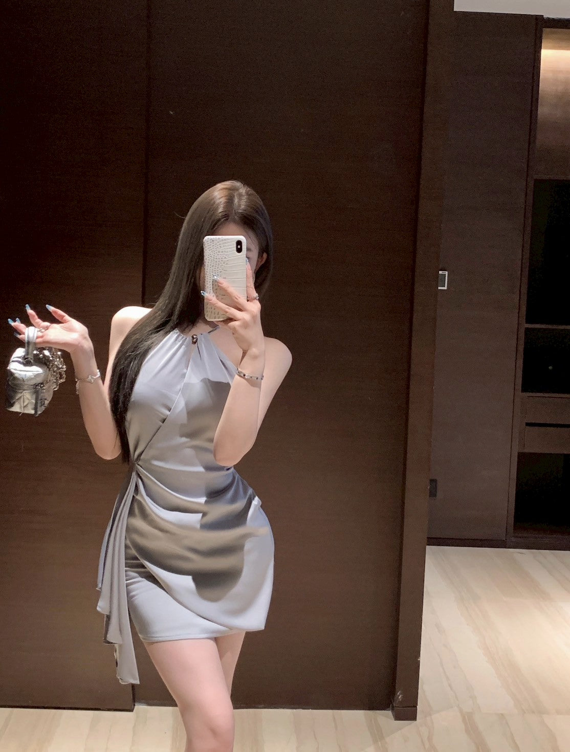 NA+ 獵殺極品高級掛脖繫帶緞面連身裙 灰