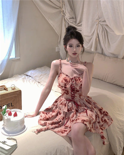 Na+ 復古玫瑰抽繩收腰馬甲蛋糕連身裙 紅印花