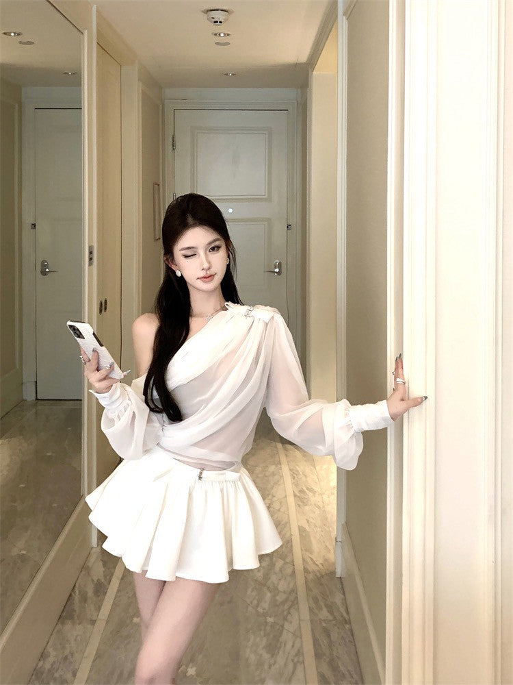 NA+ 法式白月光斜肩半透雪紡褶皺上衣花苞套裝 白