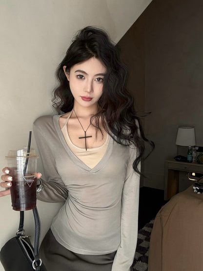 Na+ 休閒百搭 冰肌天絲V領上衣 灰