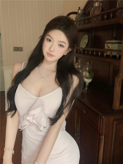 Na+ 香氛白茶 荷葉顯瘦細肩連身包臀裙 淡粉