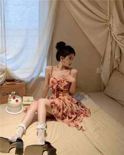 Na+ 復古玫瑰抽繩收腰馬甲蛋糕連身裙 紅印花