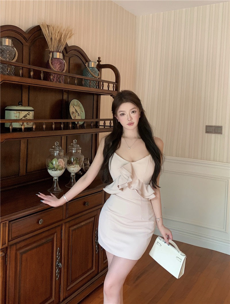 Na+ 香氛白茶 荷葉顯瘦細肩連身包臀裙 淡粉