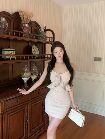 Na+ 香氛白茶 荷葉顯瘦細肩連身包臀裙 淡粉