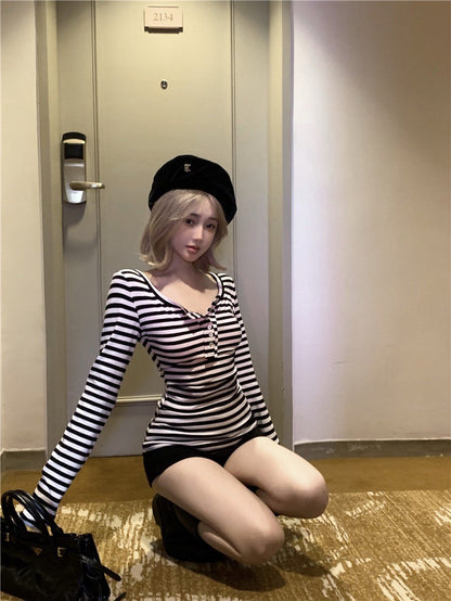 Na+ 登機私服休閒鈕扣圓領上衣 條紋