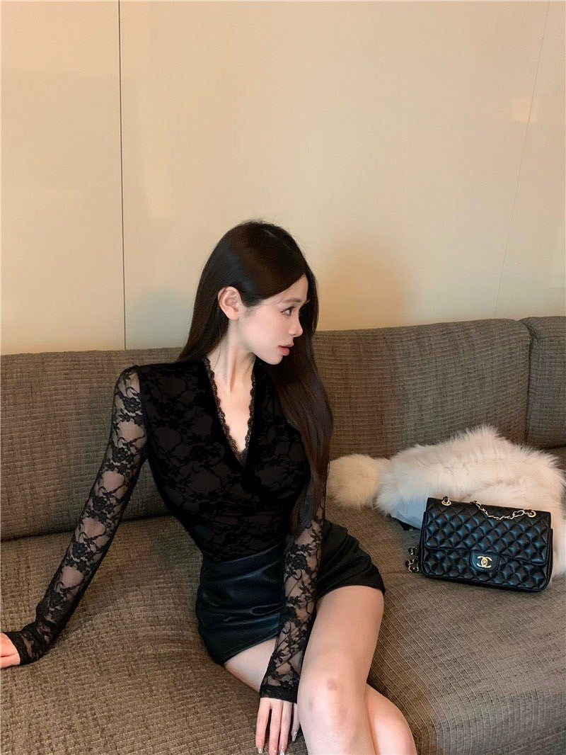 Na+ 氣質V領蕾絲打底修身上衣 內襯黑