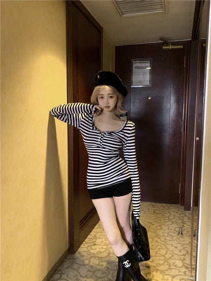 Na+ 登機私服休閒鈕扣圓領上衣 條紋