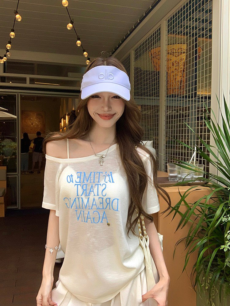 NA+ 百搭休閒斜肩透視字母上衣