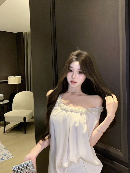 NA+ 緞面鑲珍氣質斜領上衣