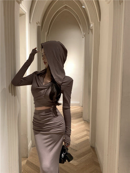 NA+ 「窈窕」復古回歸連帽交錯上衣/魚尾半身裙 沙丘色