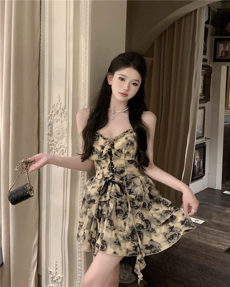 Na+ 復古玫瑰抽繩收腰馬甲蛋糕連身裙 黑印花