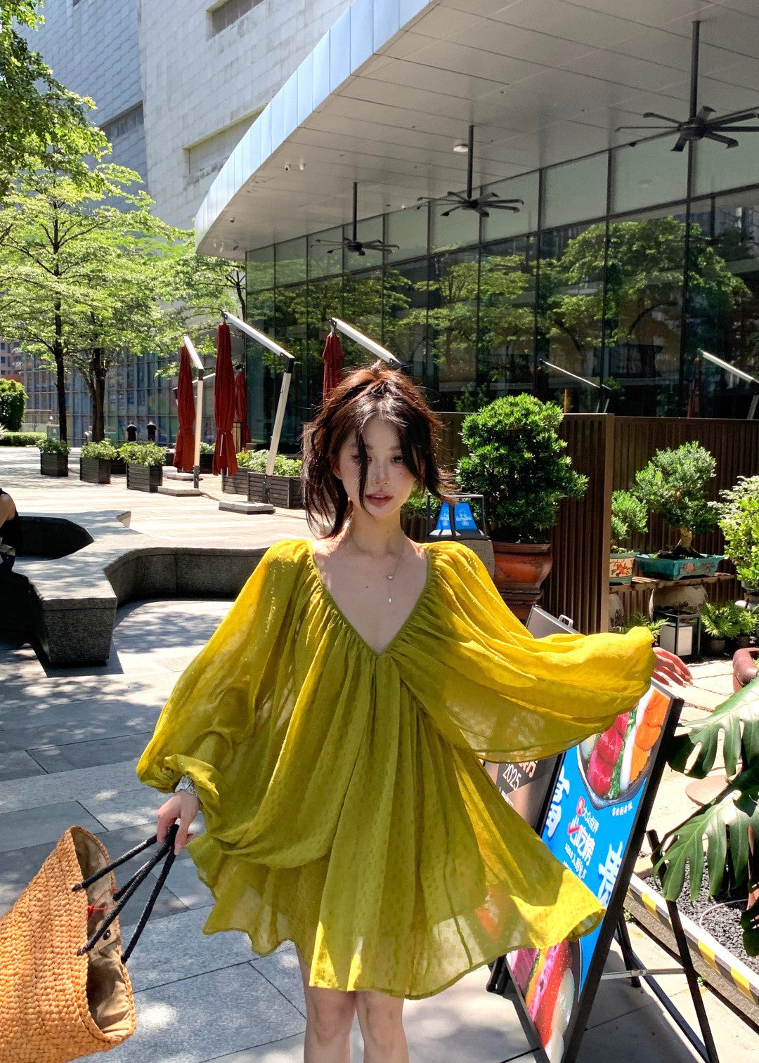 NA+ 漫步仙子渡假V擺雪紡燈籠袖上衣