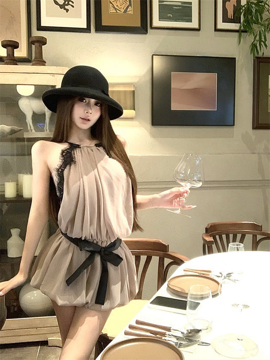 NA+ 浪漫滿分掛脖蕾絲花苞收腰連身裙