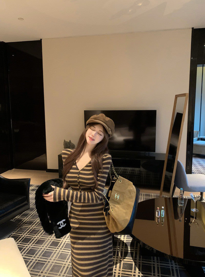 NA+ 你們最愛的一件式條紋V領連身長裙 黃棕條/灰條