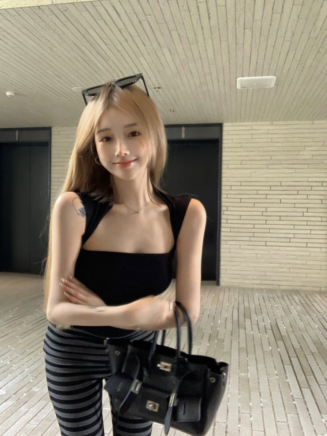 NA+ 運動瑜伽慢跑黑灰彈力休閒褲