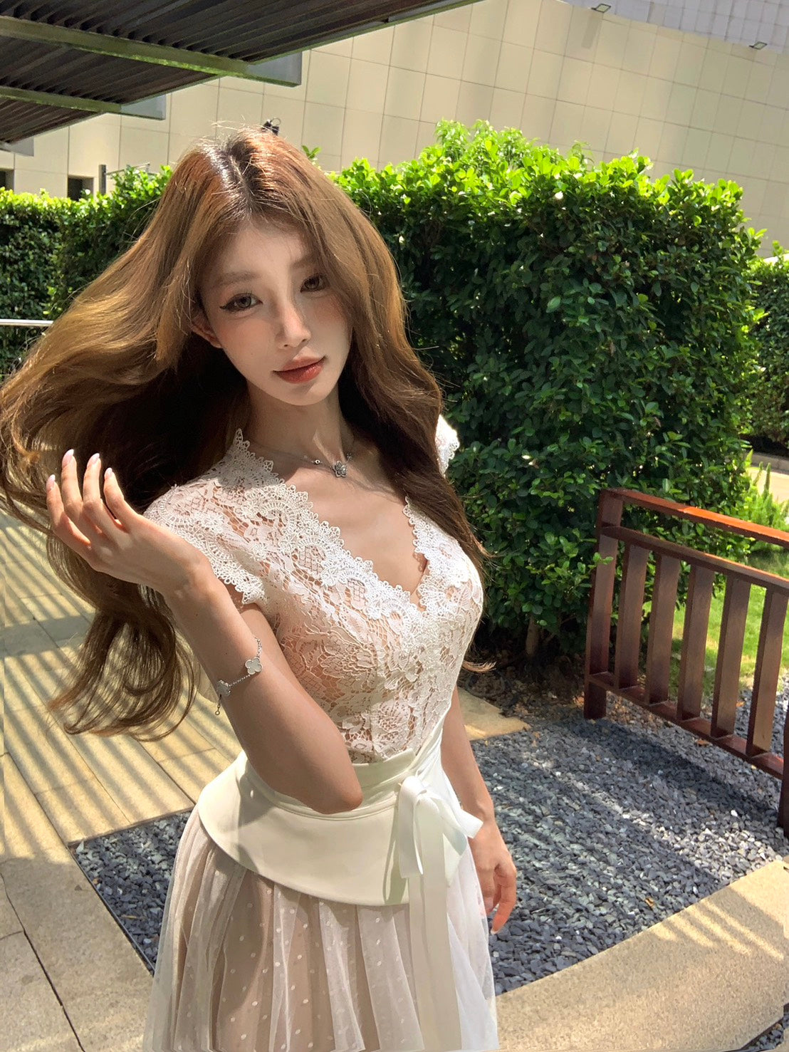 NA+ 驚艷絕美白色波點裙 法式收腰蕾絲無袖上衣