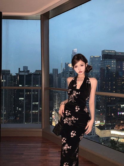 NA+ 晚意天香V領修身絲絨印花連身裙